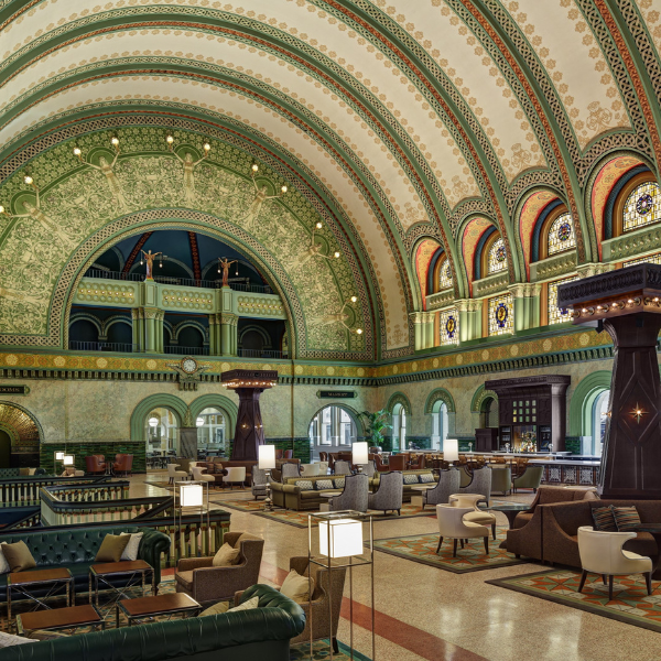 Image_of_lobby_at_St._Louis_Union_Station_Hotel_Curio_Collection_by_Hilton_1894_Member_of_Historic_Hotels_of_America_in_St._Louis_Missouri.png