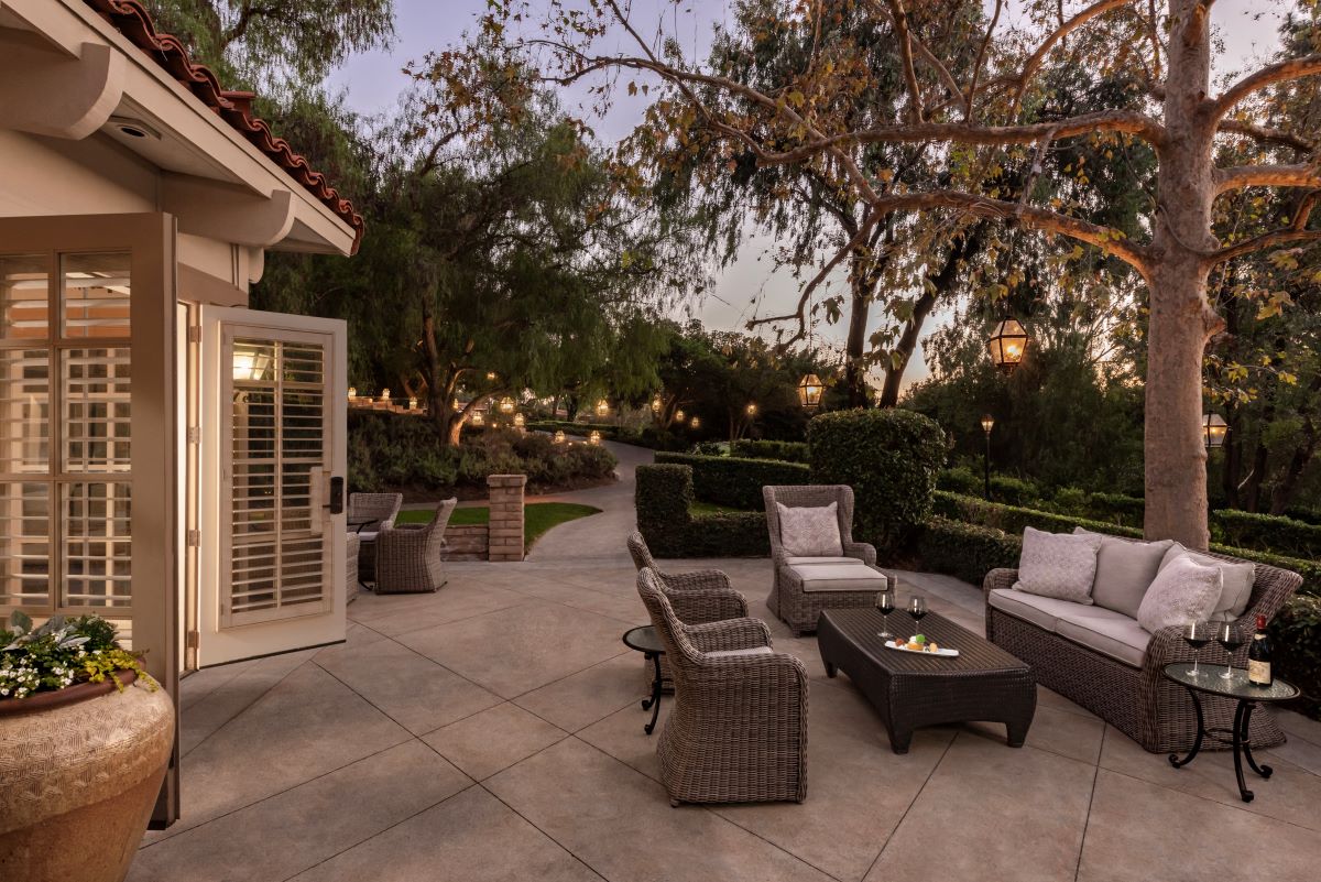 Image of patio at Rancho Bernardo Inn, a member of Historic Hotels of America since 2021, dates back to 1963.