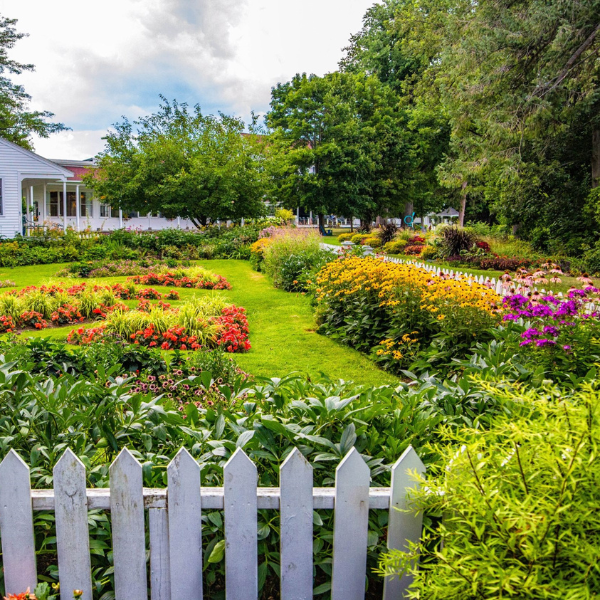 Image_of_Gardens_at_Basin_Harbor_1886_Member_of_Historic_Hotels_of_America_in_Vergennes_Vermont.png