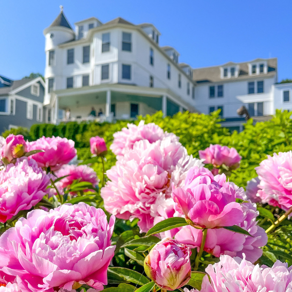 Image_of_Gardens_at_Island_House_Hotel_1852_Member_of_Historic_Hotels_of_America_in_Mackinac_Island_Michigan.png