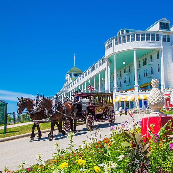 Grand-Hotel-on-Mackinac-Island-Image-of-Exterior-with-Carriage.jpg