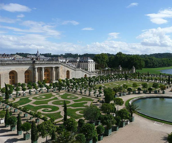 Louis-Versailles-MGallery---Chateau-de-Versailles-gardens.jpg