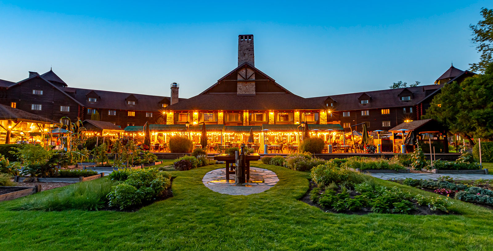 Image of Hotel Exterior, Fairmont Le Château Montebello, 1930, Member of Historic Hotels Worldwide, in Montebello, Quebec, Overview Video