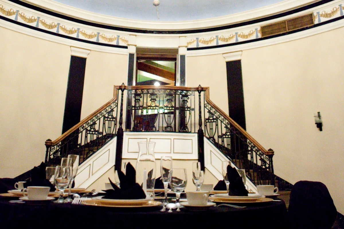 Image of a stairway in The Oval Room where JFK once gave a speech in the George Washington Hotel in Washington, Pennsylvania, is a member of Historic Hotels of America since 2023.