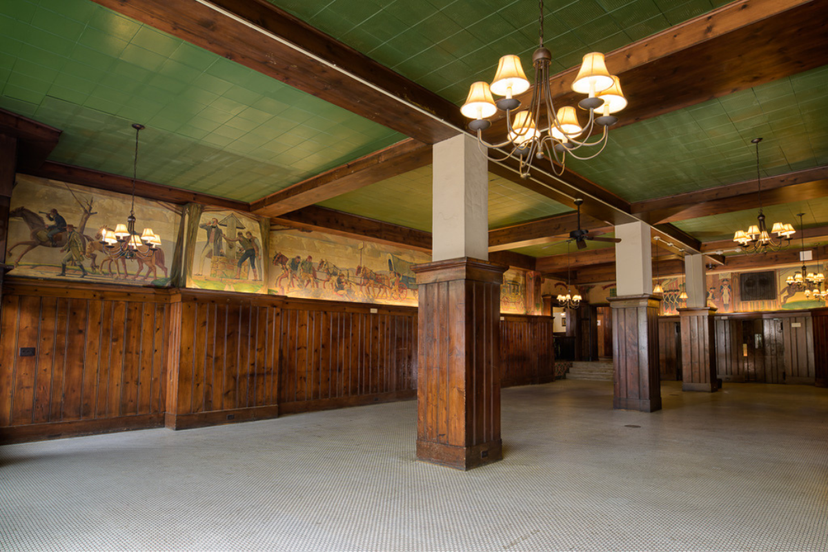 Image of the Pioneer Room at the George Washington Hotel in Washington, Pennsylvania, is a member of Historic Hotels of America since 2023.