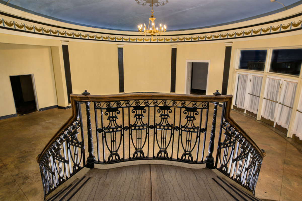 Image of staircase into Oval Room at the George Washington Hotel in Washington, Pennsylvania, is a member of Historic Hotels of America since 2023.