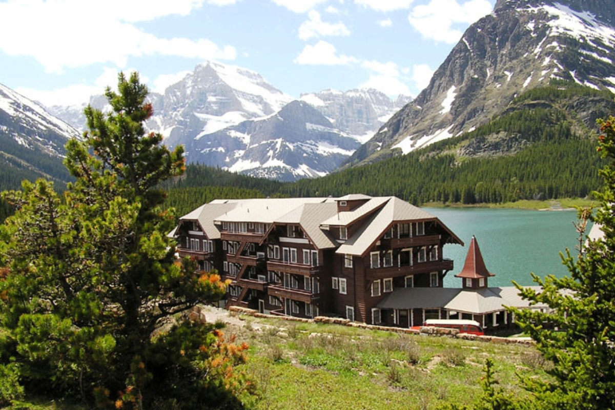 Many Glacier Hotel